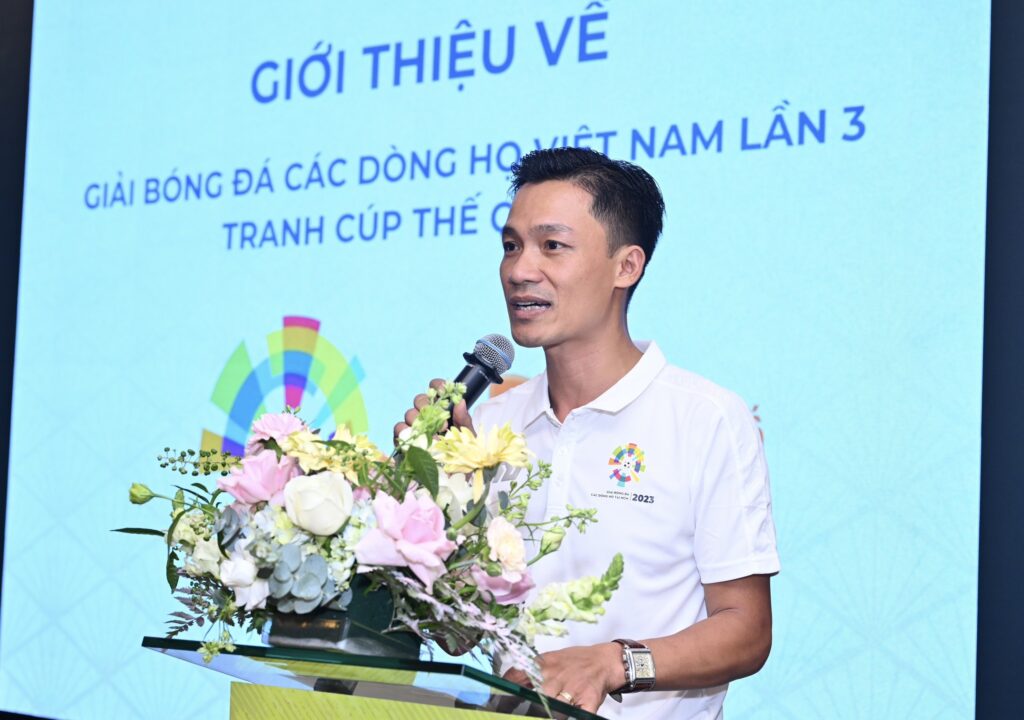 Trưởng BTC - ông Đinh Văn Hùng chia sẻ tại buổi lễ